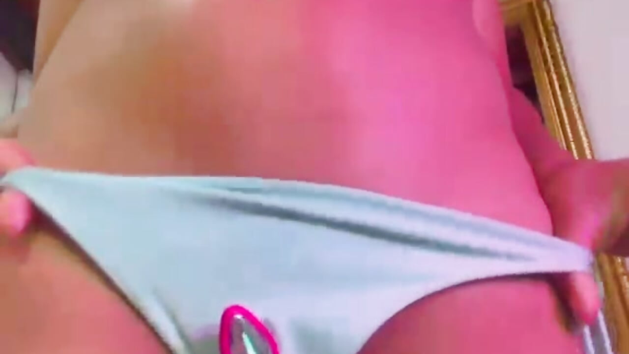 body naked play - video by CamilaJohnston cam model