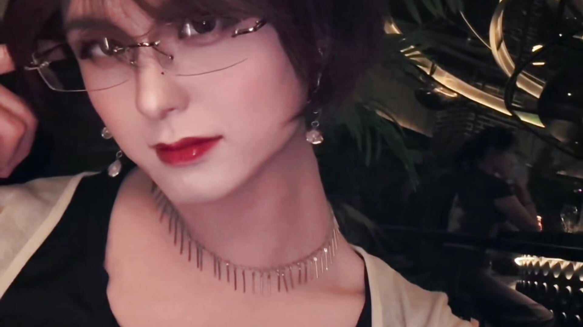 Exotic charm - clip cu sukisnow model videochat