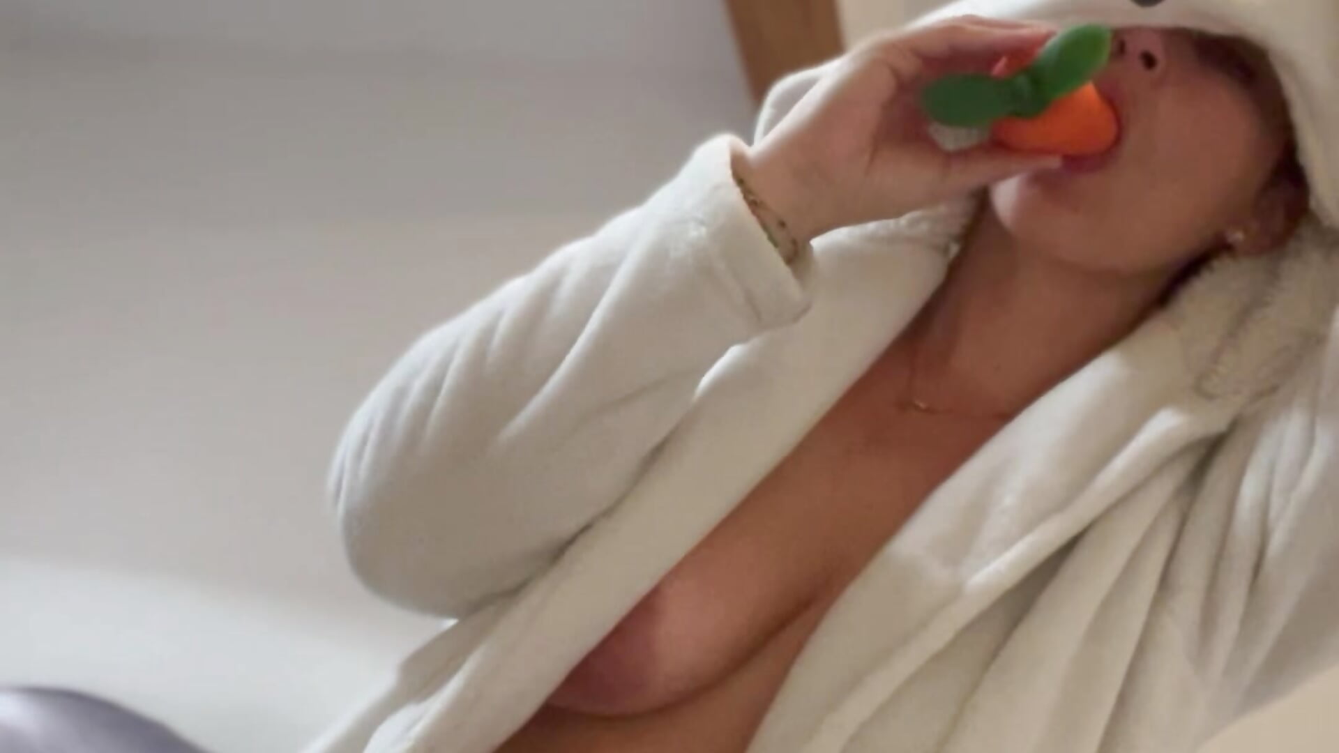 Petite lapine - video by Secretsexy8 cam model