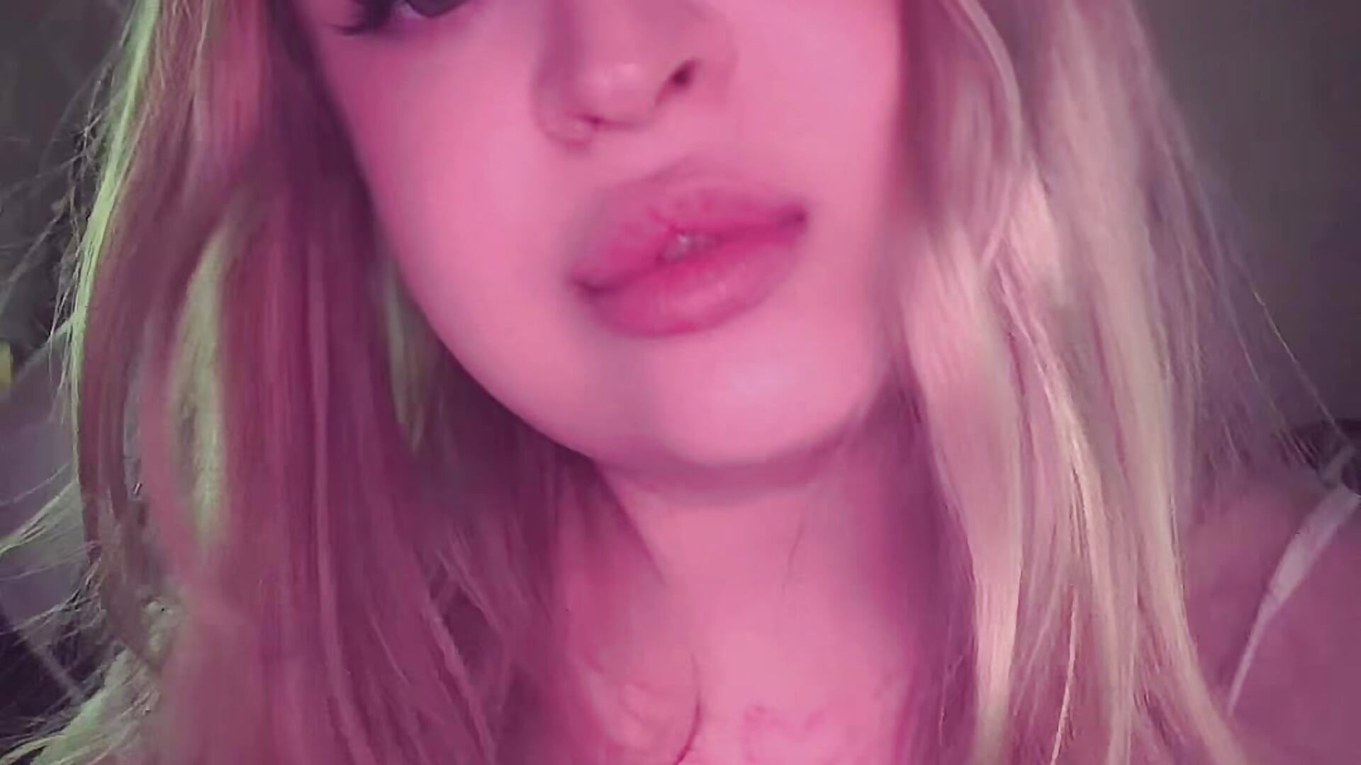 😈😏 – video od webkamerové modelky IMHORNYWET