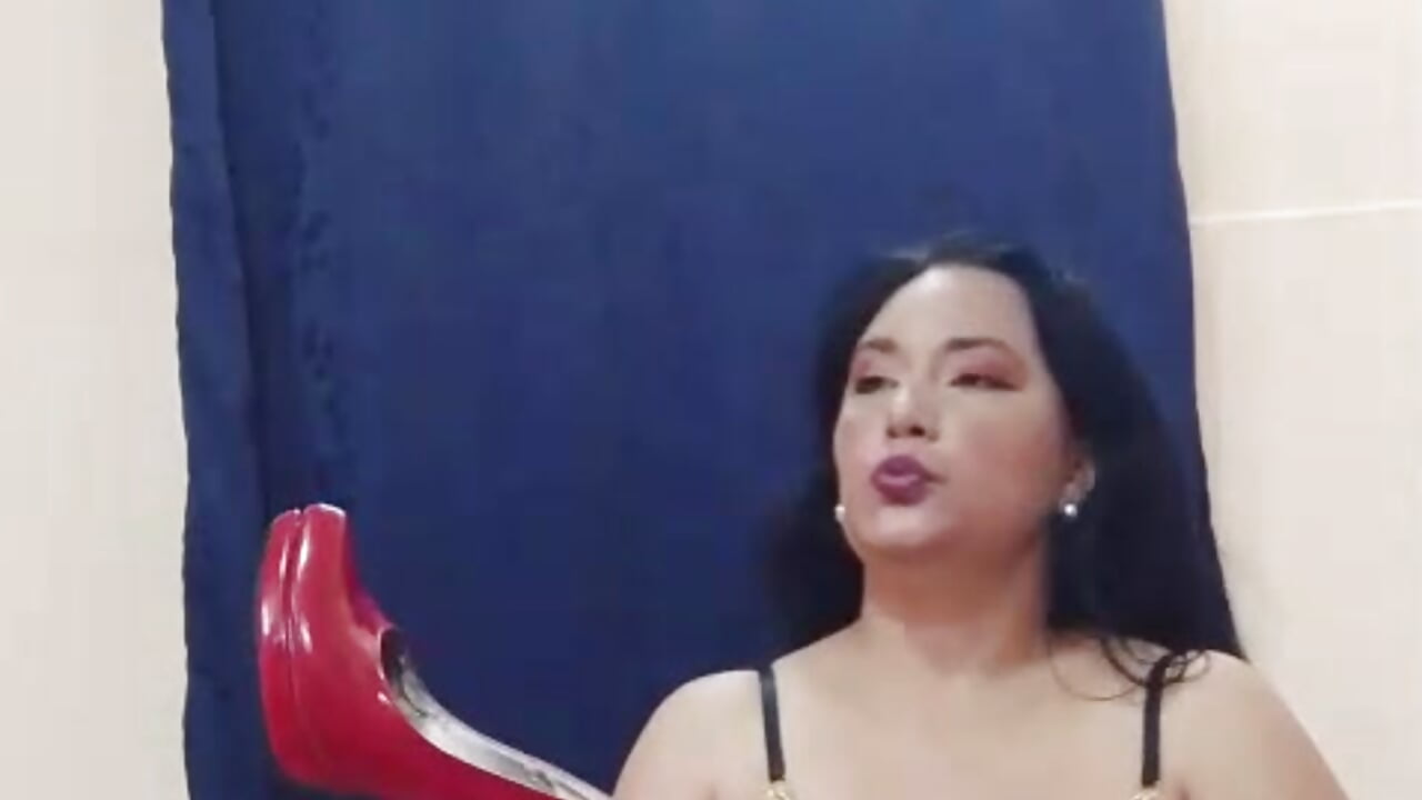 Do you think that heel will fit me? - Video von Mariham-Murath Cam-Model