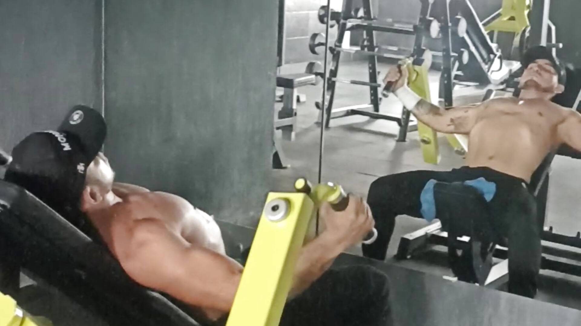 Giving it hard 😏 – video od webkamerové modelky Aaron_HotBoy1