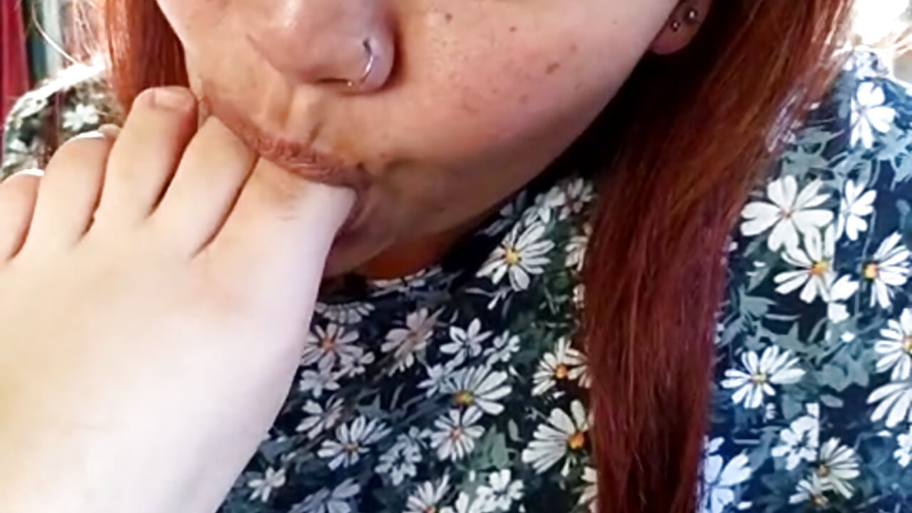 Suck my feet in the car, but don't let them discover us🤫🤫