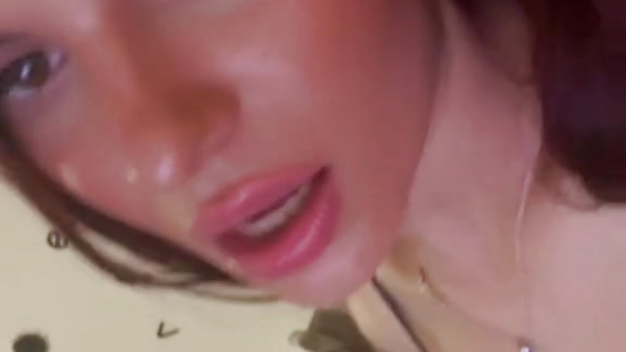 v1c044g50000d83rehnog65pdt0k9rg0 – video modela na kameri MeCherryy
