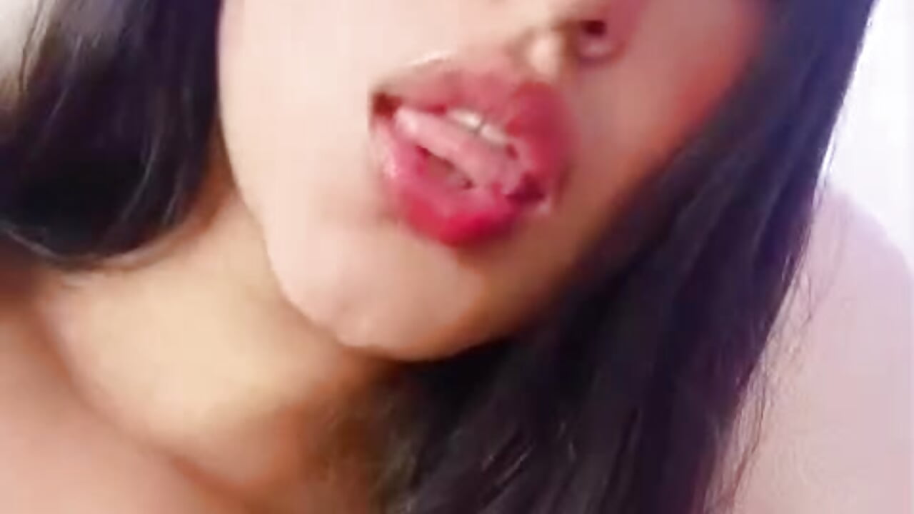 "My lips have secrets that are only revealed up close." - vídeo de Quiinn_bx modelo de câmara