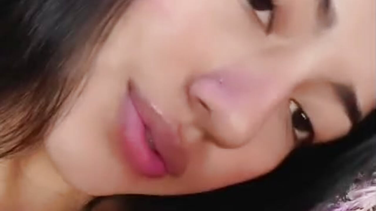 I dare you to watch this without biting your lip 😏 - vídeo de Quiinn_bx modelo de câmara