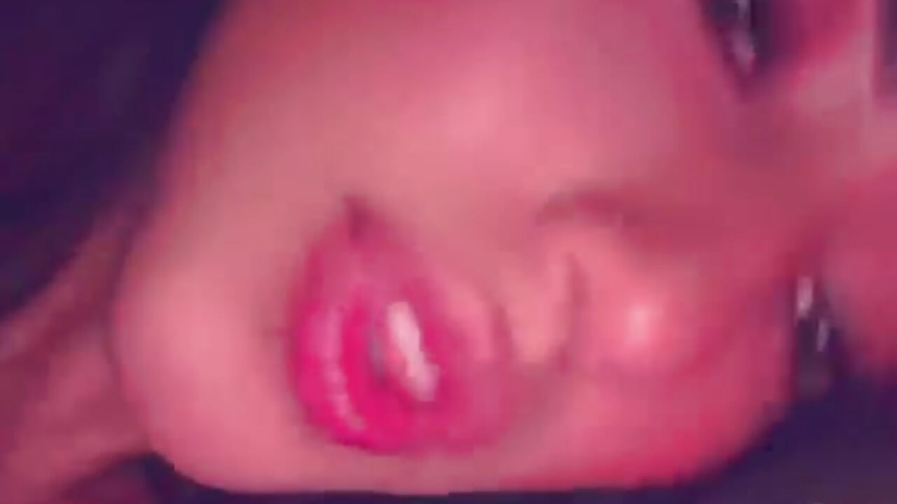 Will you stay and discover my naughty side? 🎀✨ - video od modelky/modela Quiinn_bx