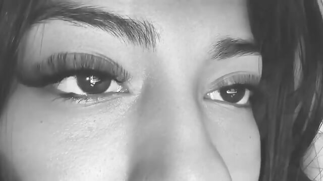 “If your eyes meet mine, you've already lost concentration 🔥” - فيديو من Quiinn_bx موديل الكام