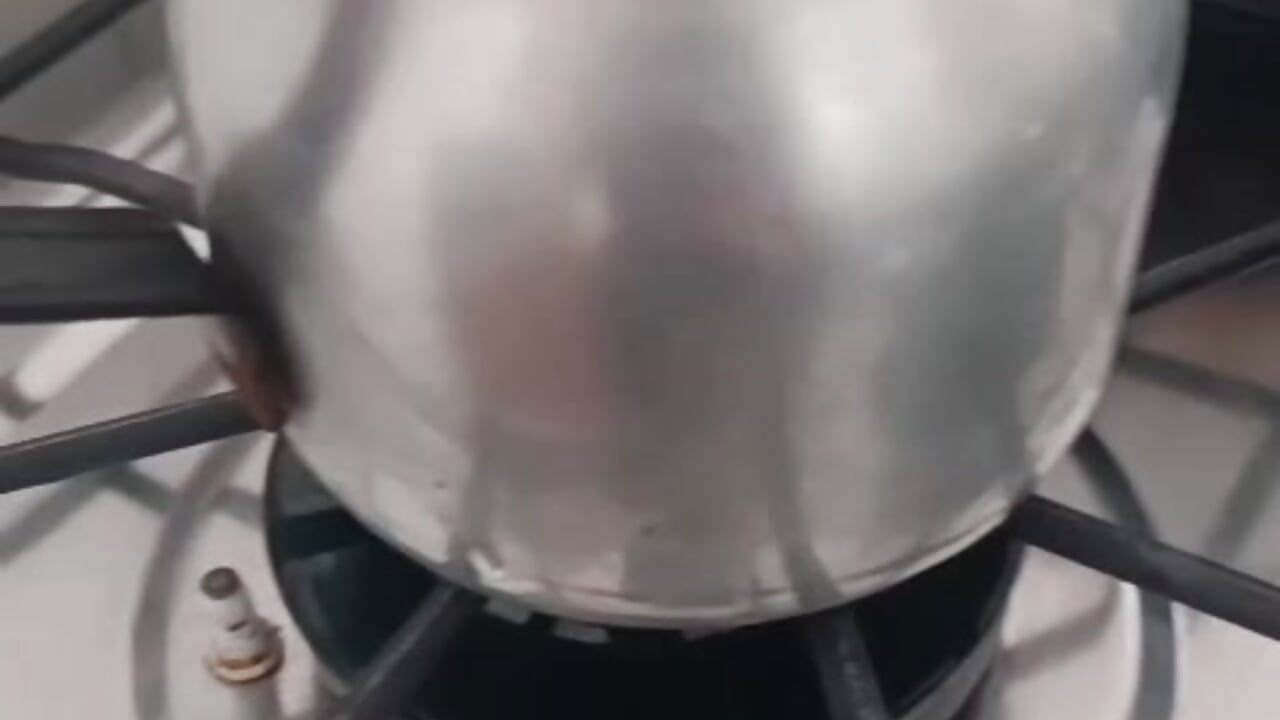 "Coffee and focus, my ritual." - vídeo de Quiinn_bx modelo de câmara