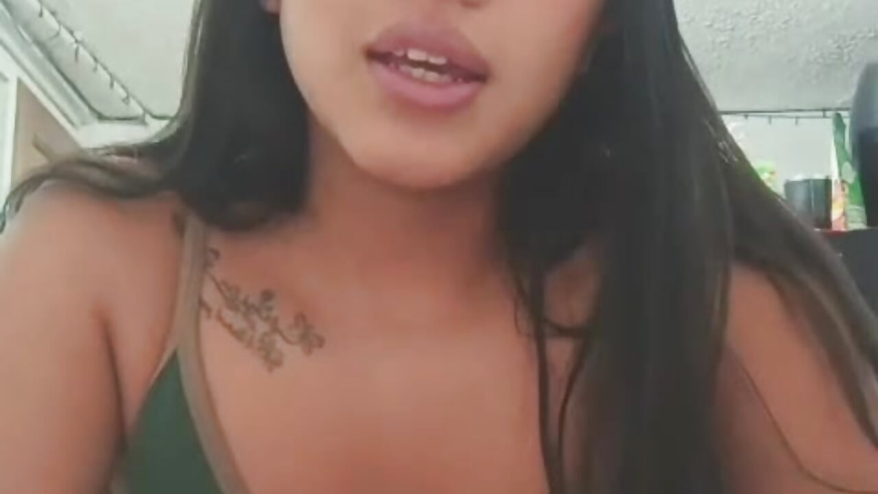 The best coffee to wake up with... is your gaze on me. ☕👀......✨ - vídeo de Quiinn_bx modelo de câmara