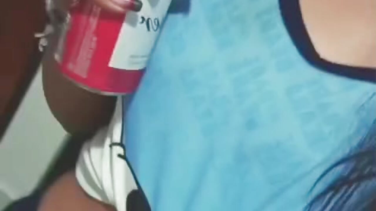 Today everything tastes better… even my desire for you. 💖 - vídeo de Quiinn_bx modelo de câmara