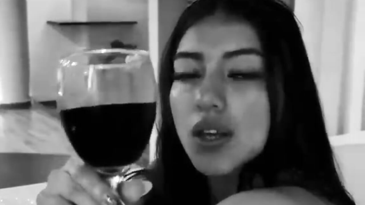 ✨ Friday of bubbles, wine and good company. - Quiinn_bx adlı kamera modelinin videosu