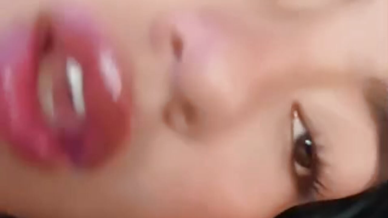 u like my lips? - vídeo de Quiinn_bx modelo de câmara