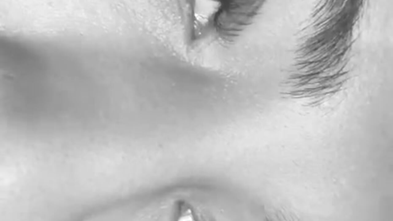 “If your eyes meet mine, you've already lost concentration 🔥” - فيديو من Quiinn_bx موديل الكام