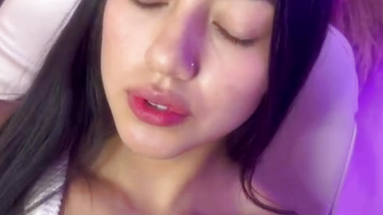 🌸Seduction on, attitude on, and lips with intent... - vídeo de Quiinn_bx modelo de câmara