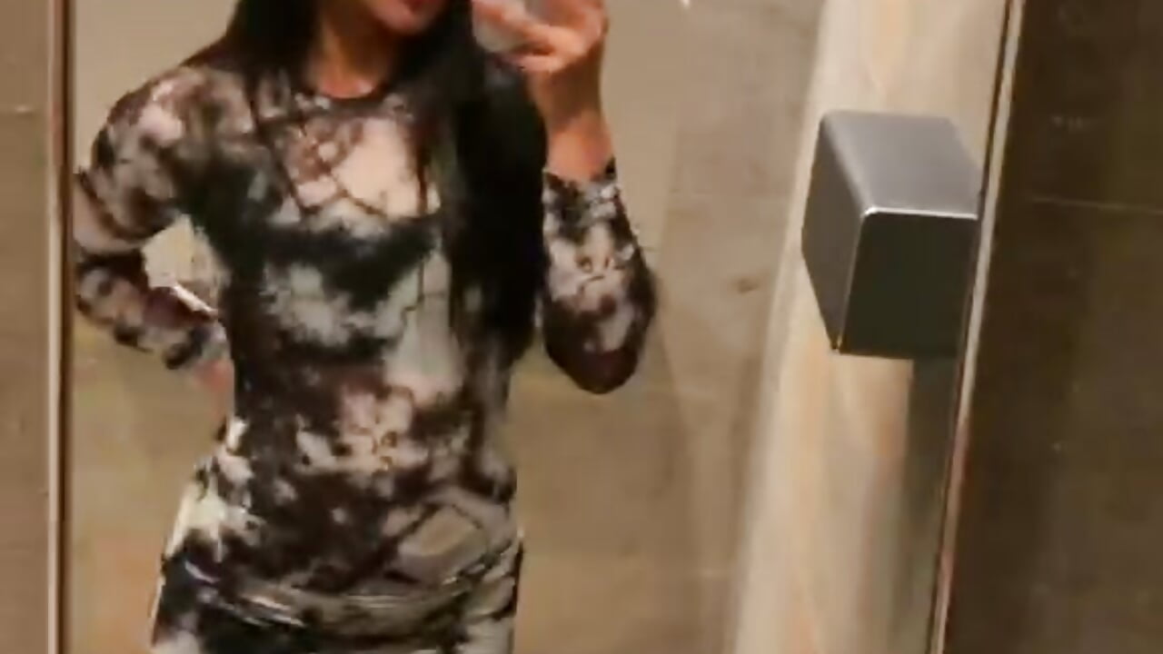 Dancing slowly 💕 like I know you’re watching 👀✨ - Vídeo de Quiinn_bx, modelo de vídeos