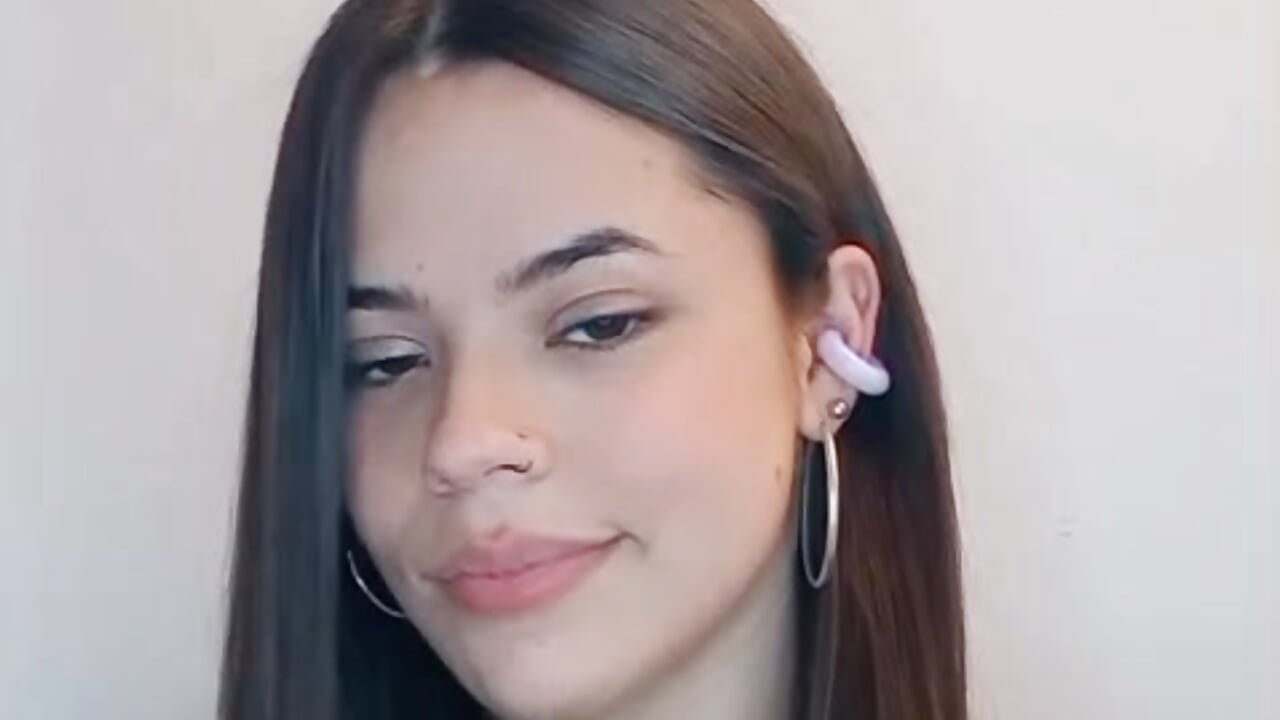 Cute Girl - video by AlexaRivers cam model