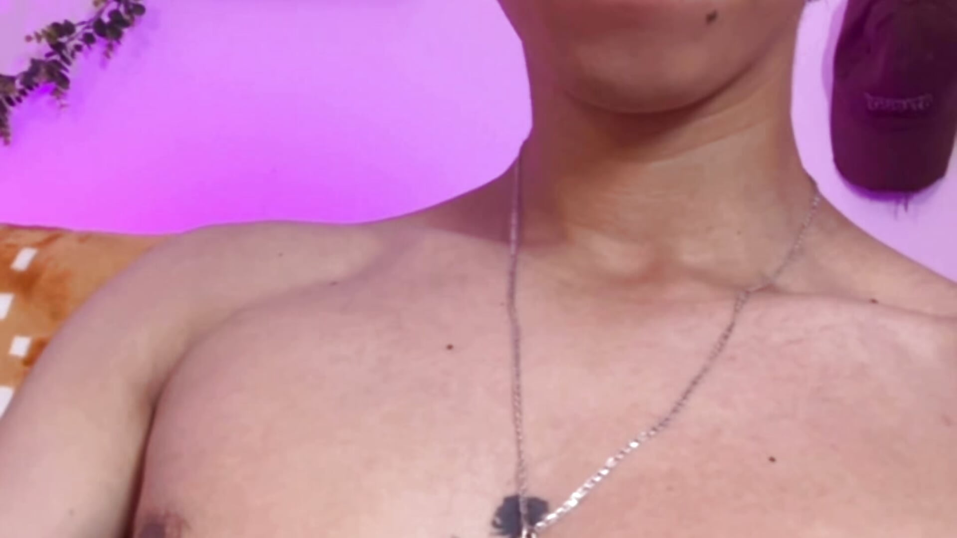 I eat my creamy milk🤭😋 - video by Yaiden_11 cam model