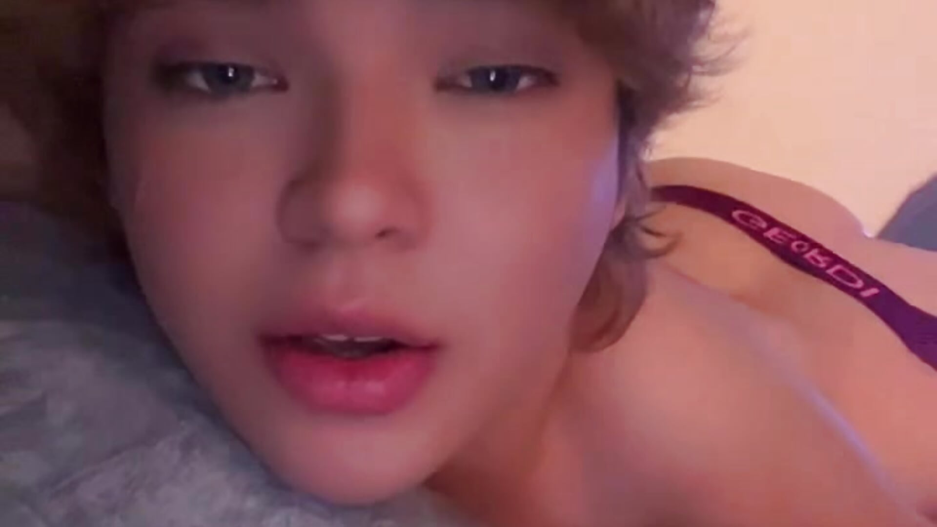 How ugly to be so hot and not have anyone to get me pregnant – video od webkamerové modelky adam_angelssss