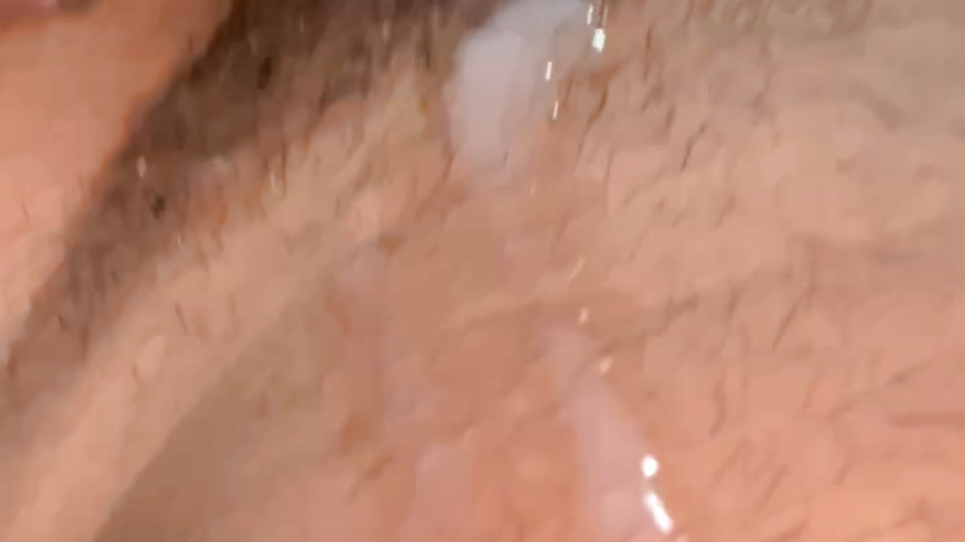 Muito leite pelo corpo