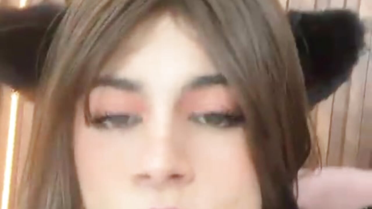 beautiful brunette - video by lunastorm_ cam model