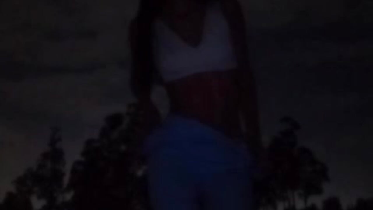 naked outside in forest - video av YuliethPetite cam-modell