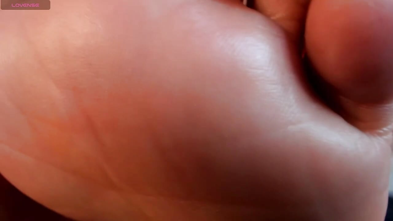 SCAN MY FOOTPRINTS, AND FEEL THE SMELL OF MY FEET  👣😈