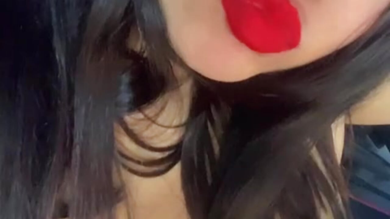 Kiss Red - video by Vaiolet_2222 cam model