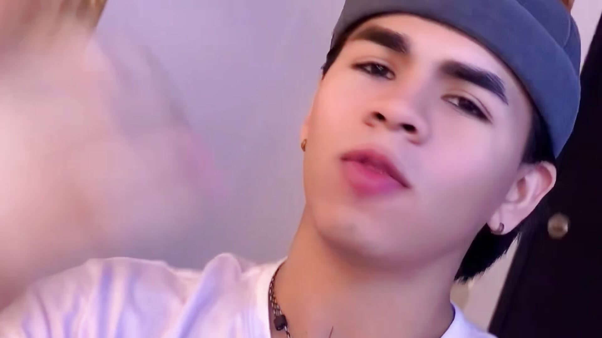 Mao_mdn – popularni video modela na kameri 8284