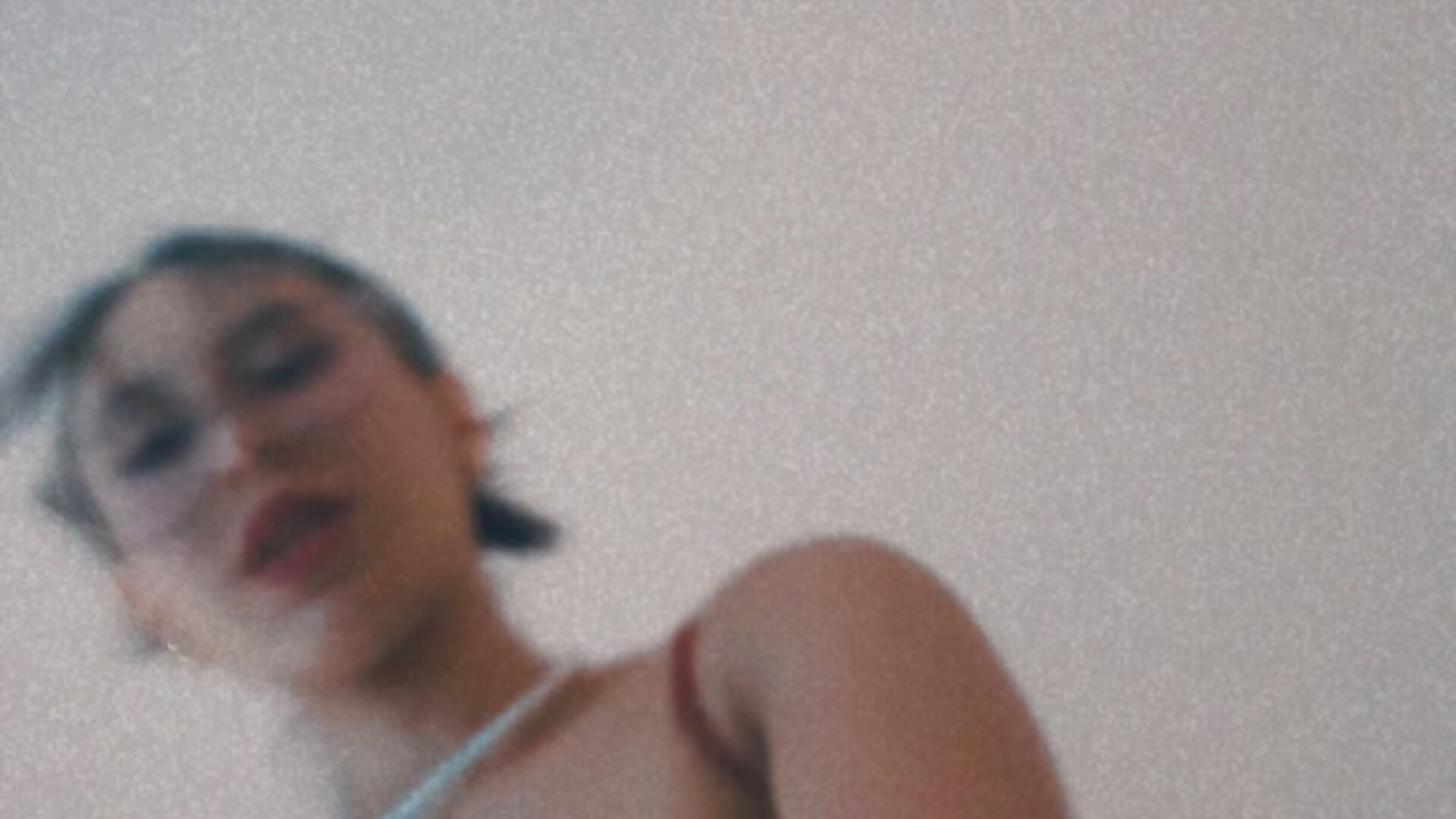 Give kisses in my pussy? 💋💋💋💋 - Valen_ross_ adlı kamera modelinin videosu