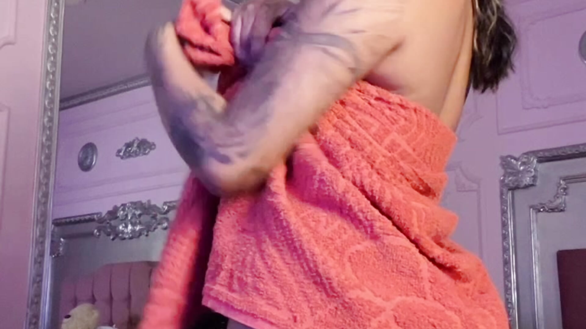 And if you drop the towel? - video van KatianPierce cam-model