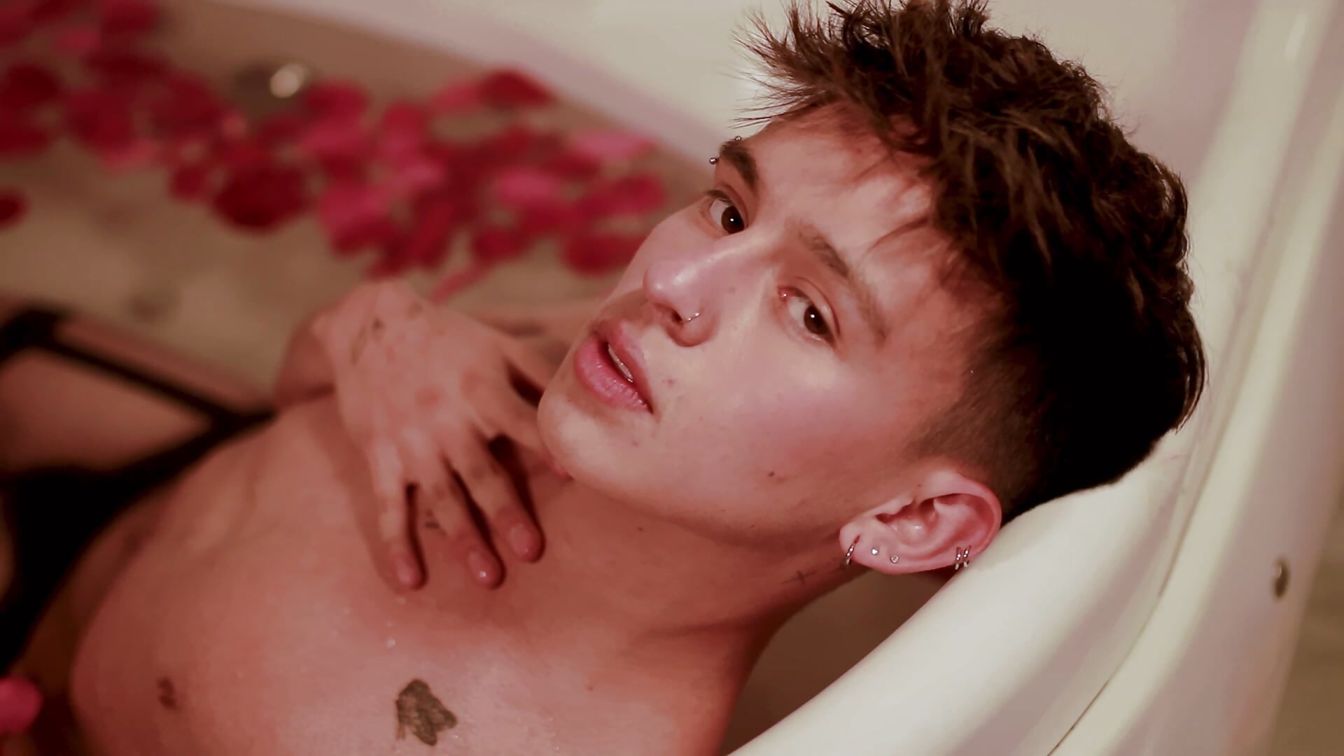 💦 "Only you excite me like this ... come and look what you make me" 💦 - فيديو من LiamWildx20 موديل الكام