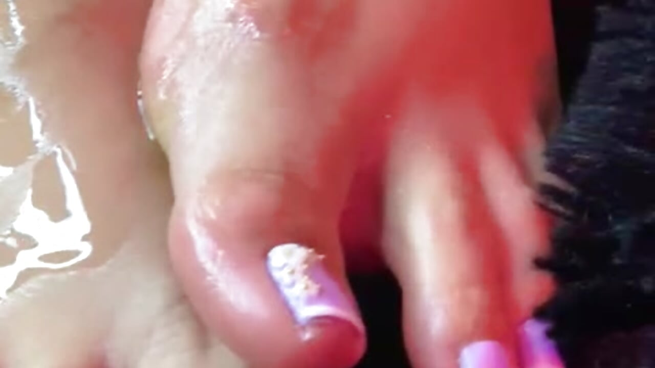 suck my foot 🥰🤤💦 - video van Lia_adamsss cam-model