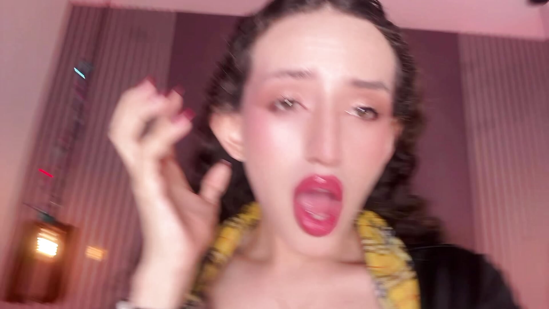 Call the 911📞 - فيديو من pinky_peach موديل الكام