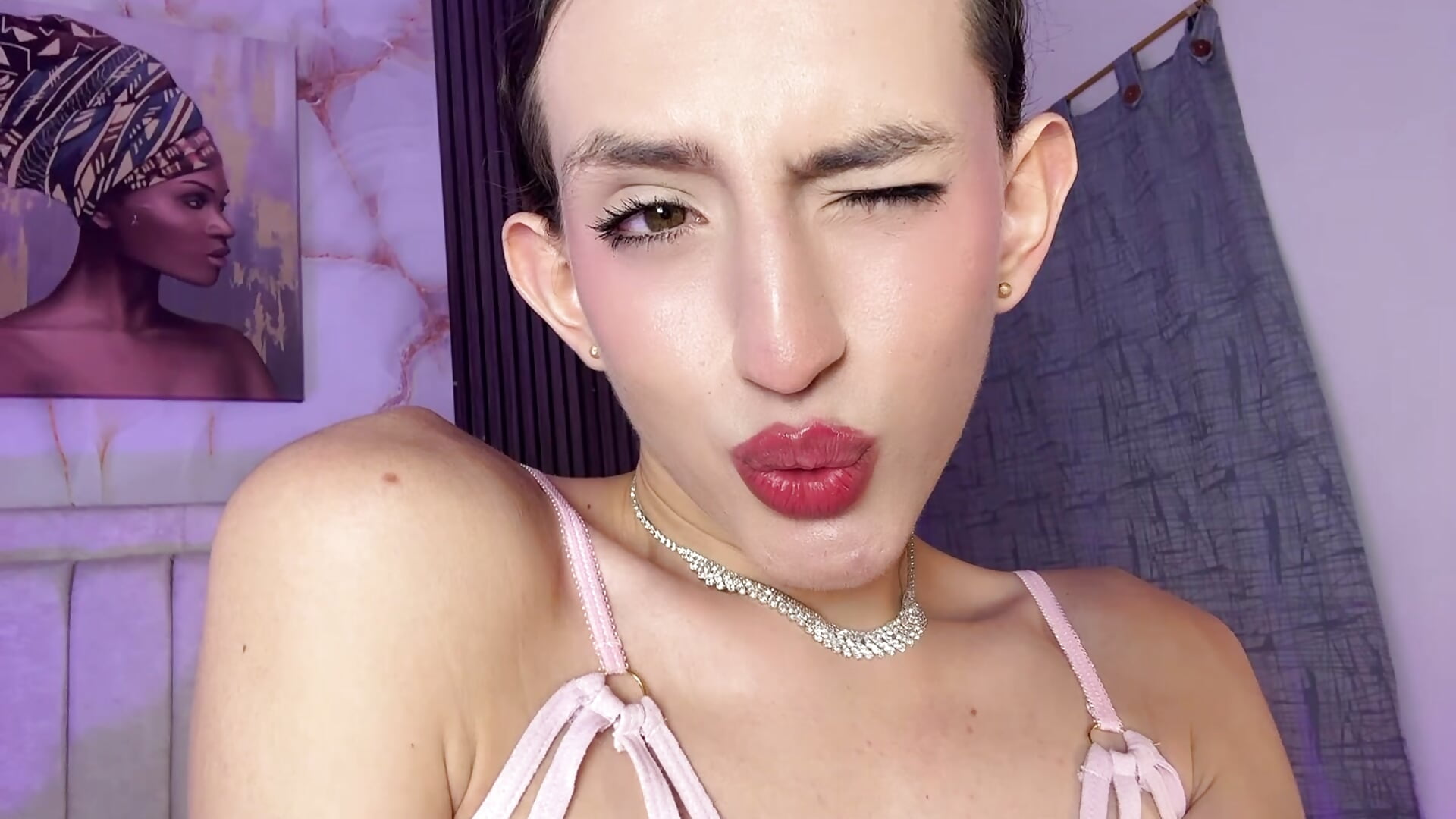 This is ilegal 🙈💕 - فيديو من pinky_peach موديل الكام