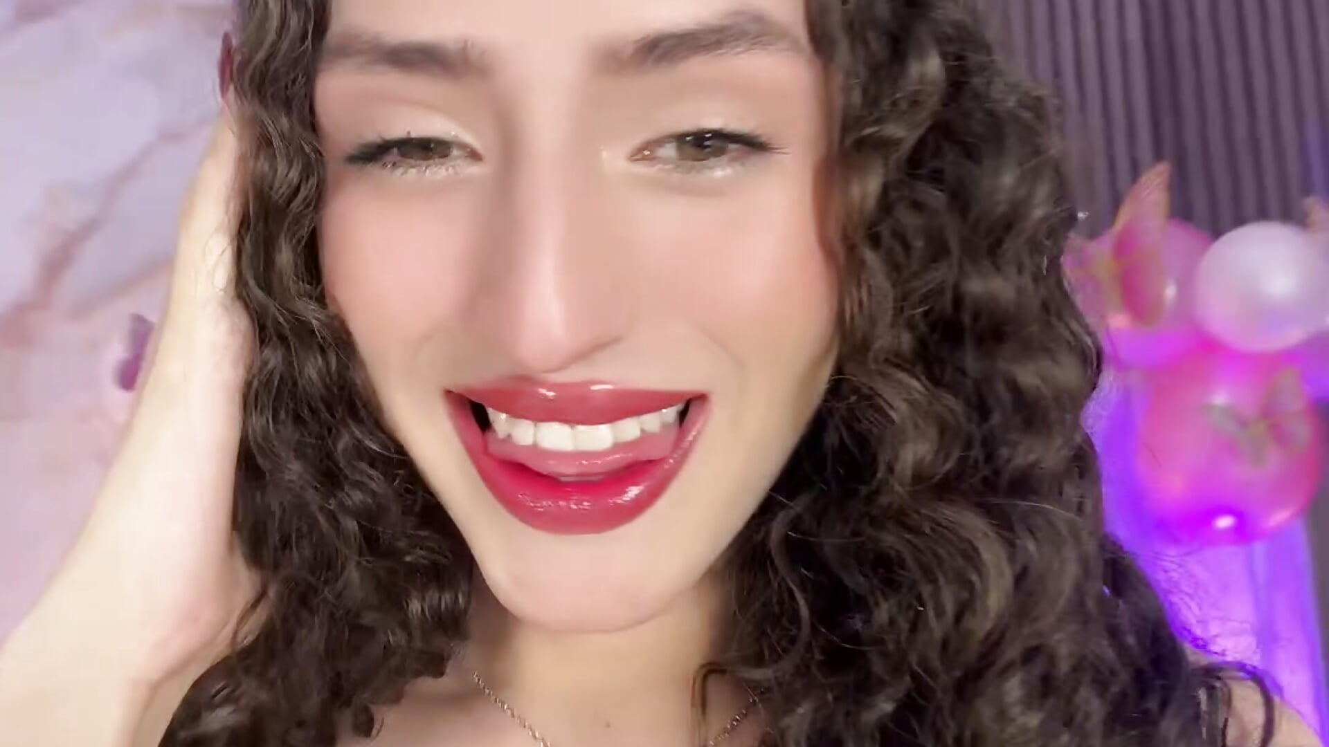 Happy Bday To me👉🏻💗👈🏻 - video by pinky_peach cam model