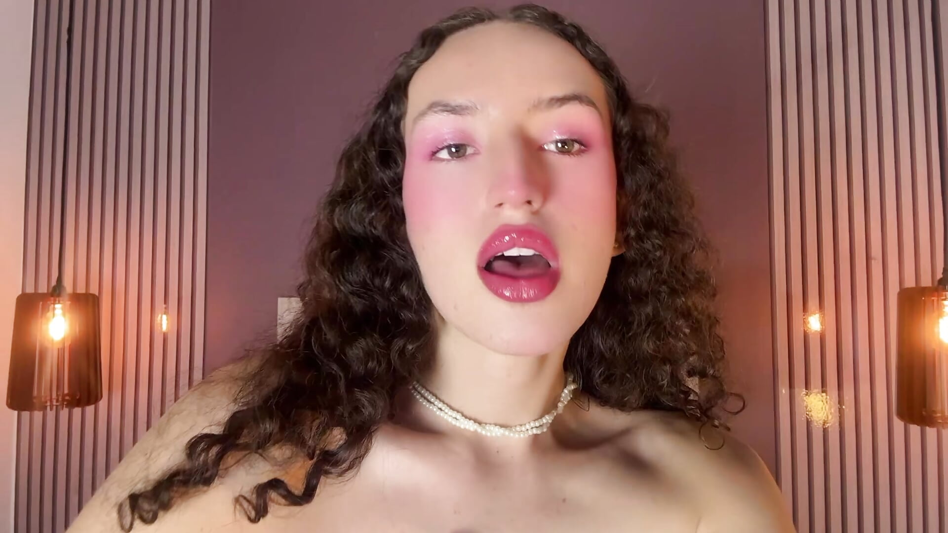 Pink mode 💗🫦 - فيديو من pinky_peach موديل الكام