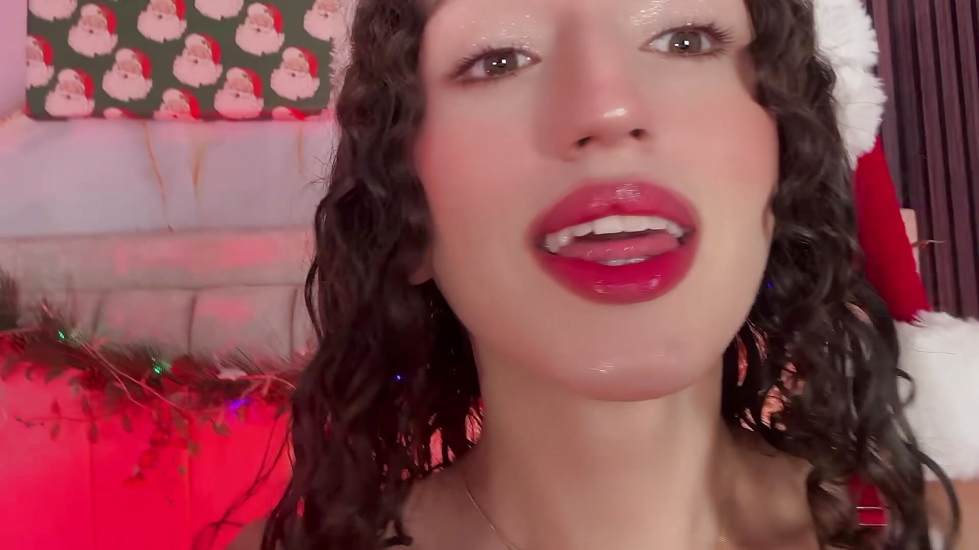 MERRY CHRISTMAS MY ANGELS ✨🍒🎄 - فيديو من pinky_peach موديل الكام