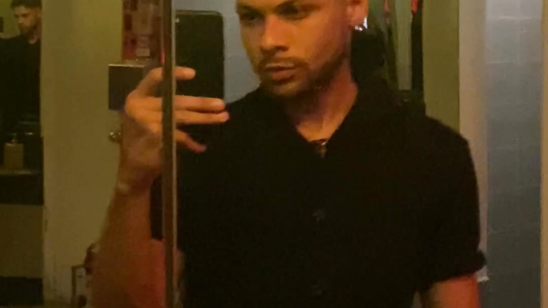 A night out to unwind, recharge, and enjoy life one moment at a time. 11/06 - video by haku_kanjy cam model