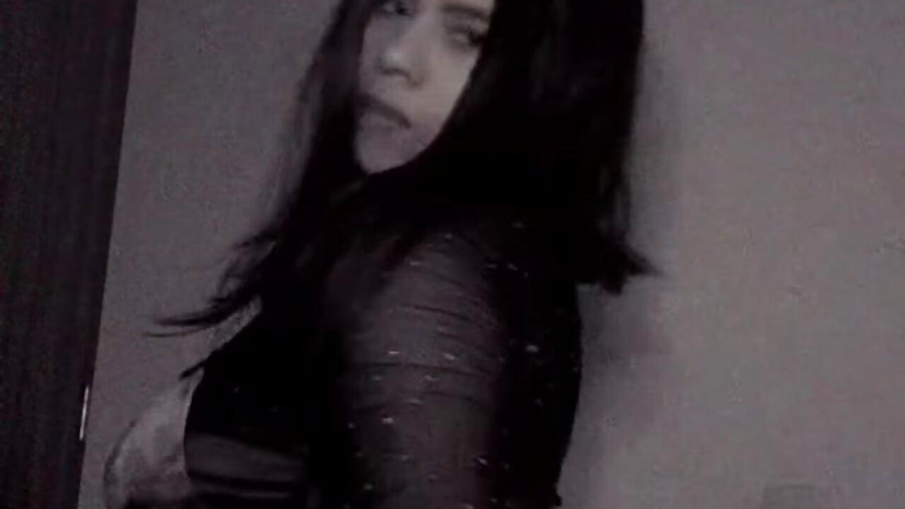 5c0f247c3db199d4d1771aa8bd847e98 - video by Juli_bd cam model