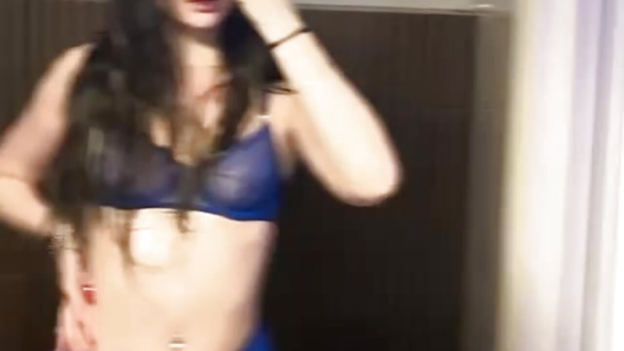 come to me - video by GinnyBlacky cam model