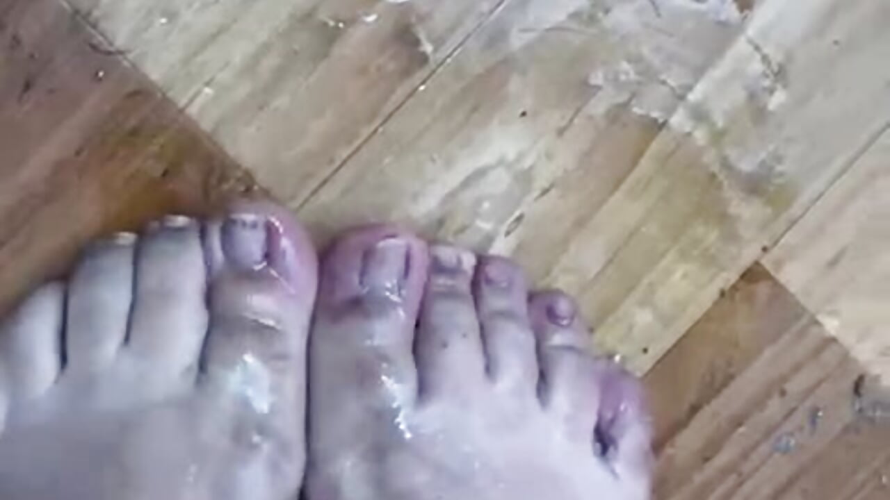 ready to clena my feet? - video oleh model kamera _LuanaDabbraccio