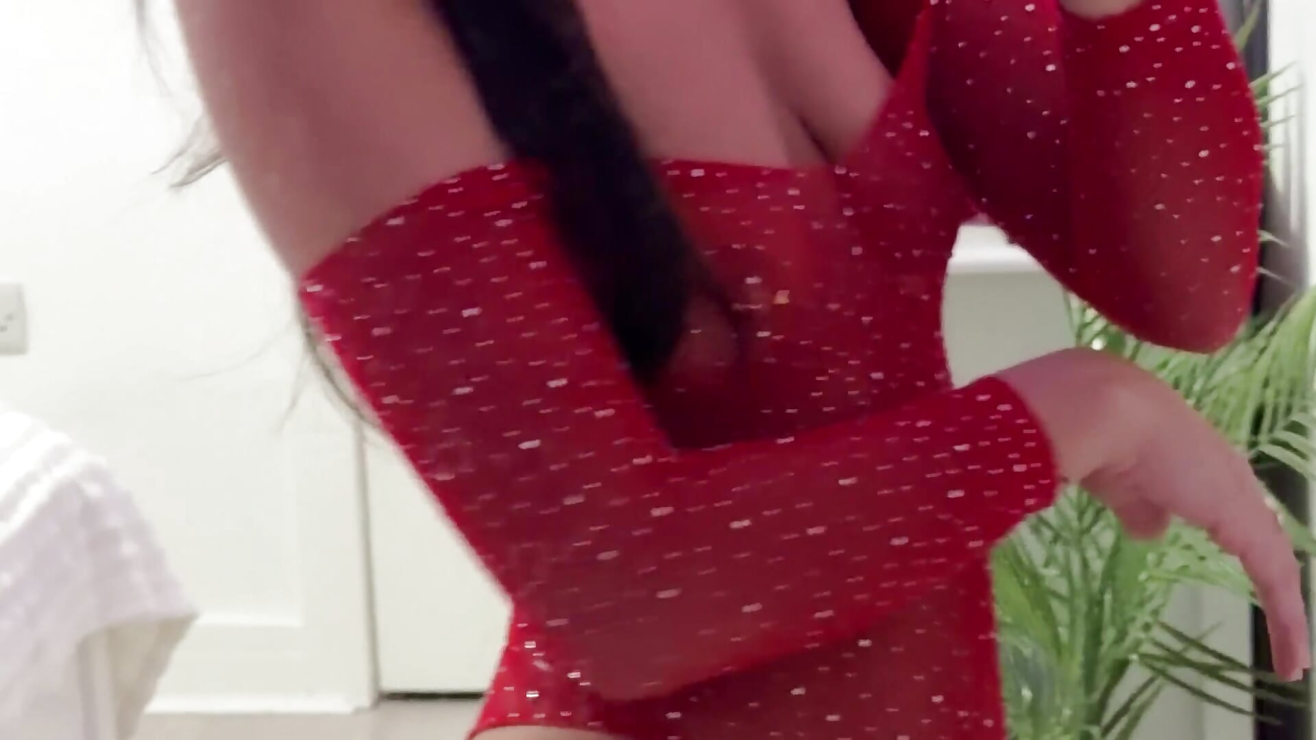 Lady in red 💋 - فيديو من Missalex_xo موديل الكام