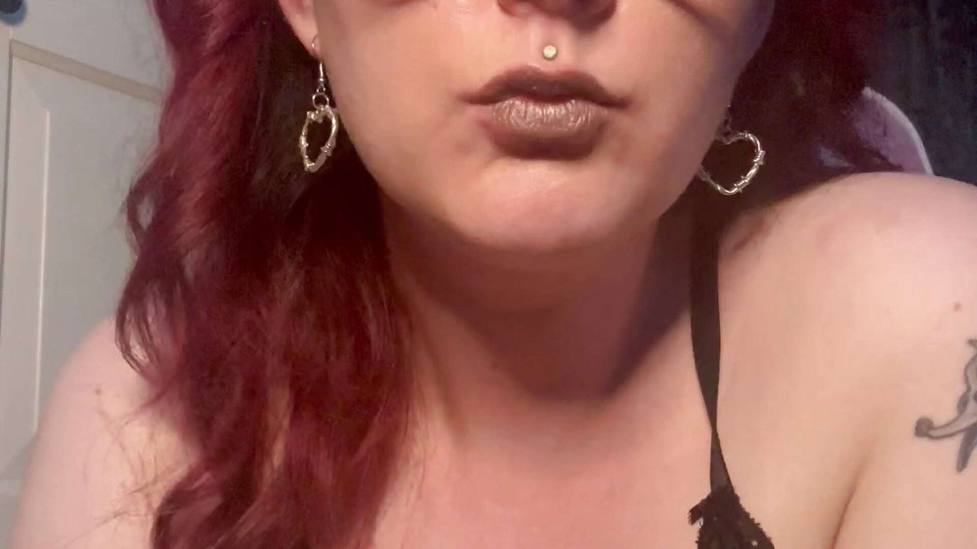 Lipstick is a Girls best friend 💄 💋 - video oleh model kamera Ms_Lunar-Lust