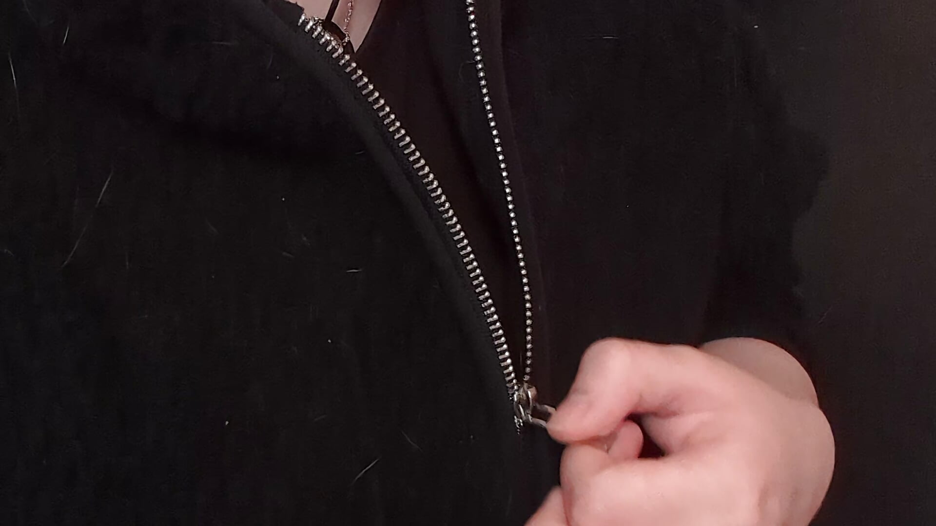 Unzip ;) - video by ShereeJenkins cam model