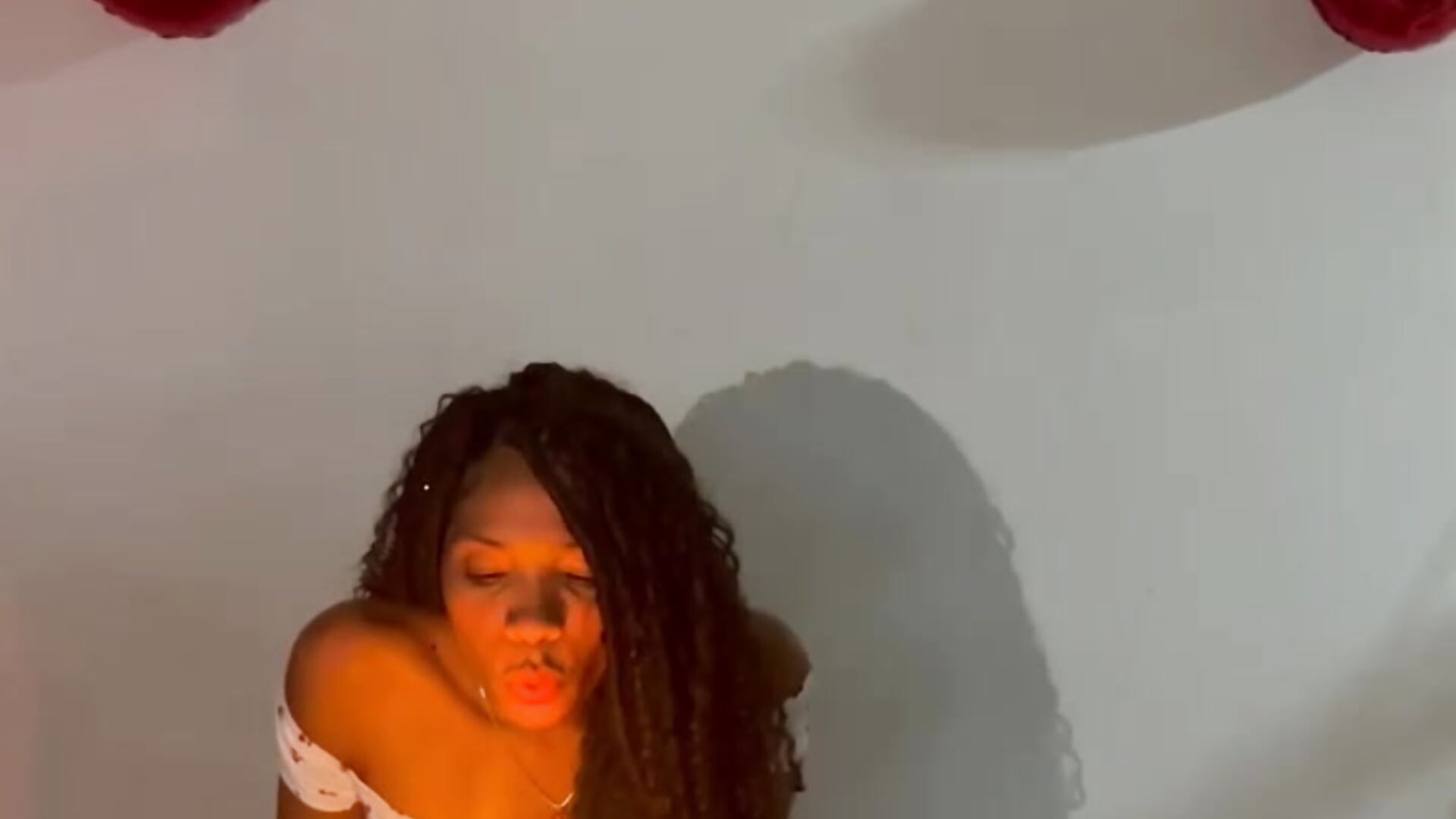 birthday girl - video oleh Lirioafro kamera model