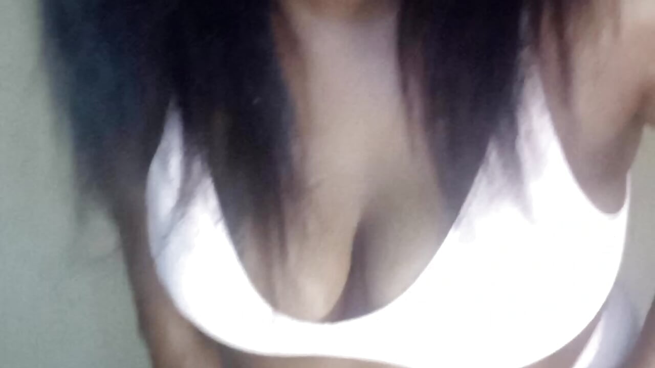 Sexy teasing - video by AmberdiamondMMMM cam model