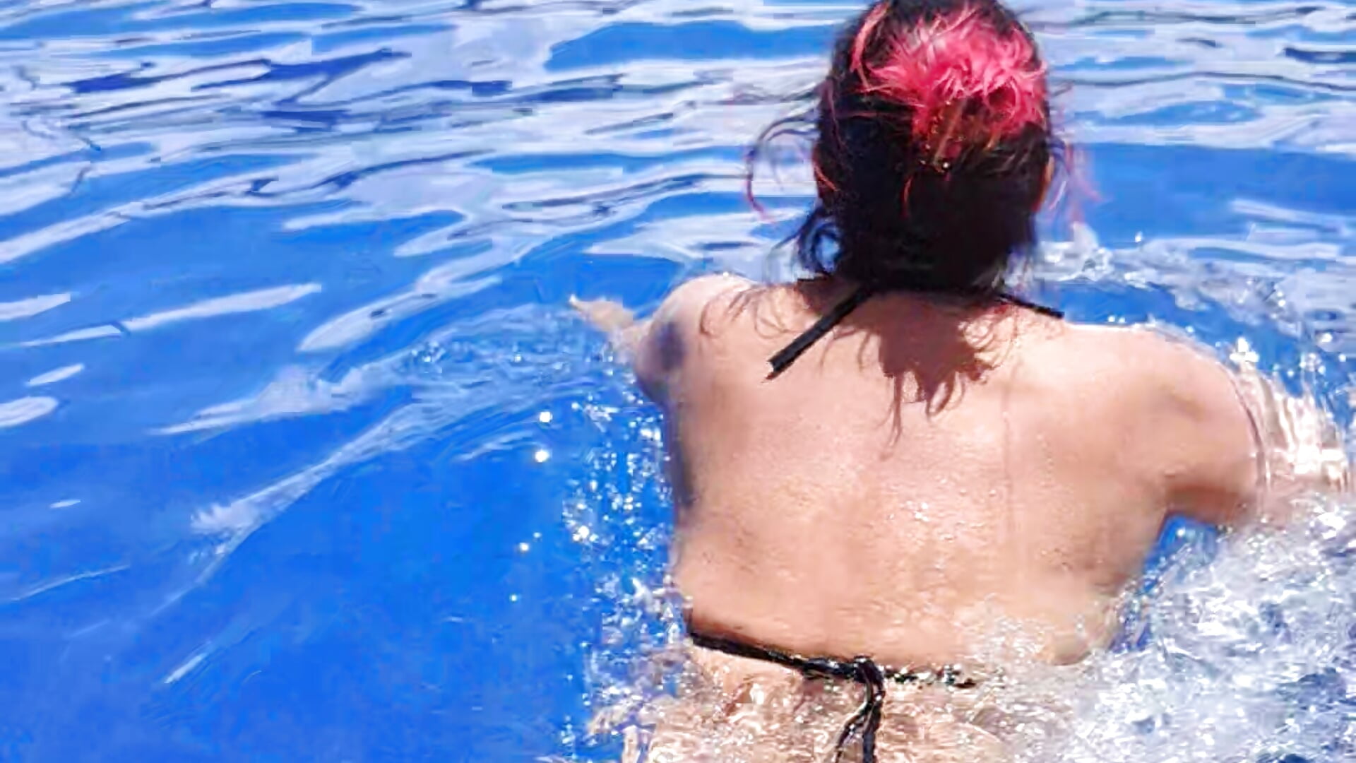 In pool - Amadamilf1980 캠 모델의 동영상