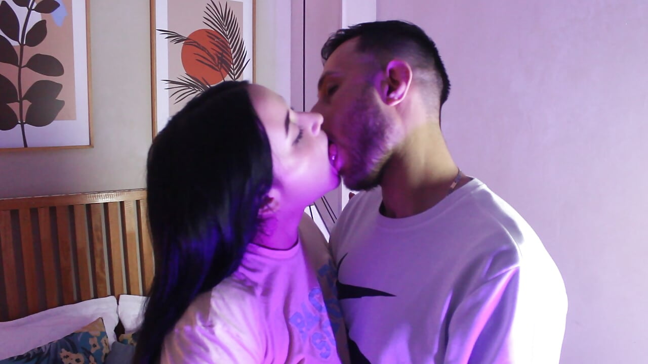 kiss - clip cu Raul_And_Evelyn