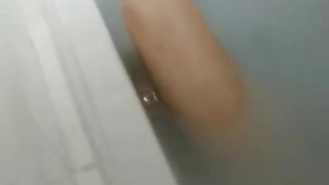 Banheira + Gozada - vídeo de NinhoMorango modelo de câmara